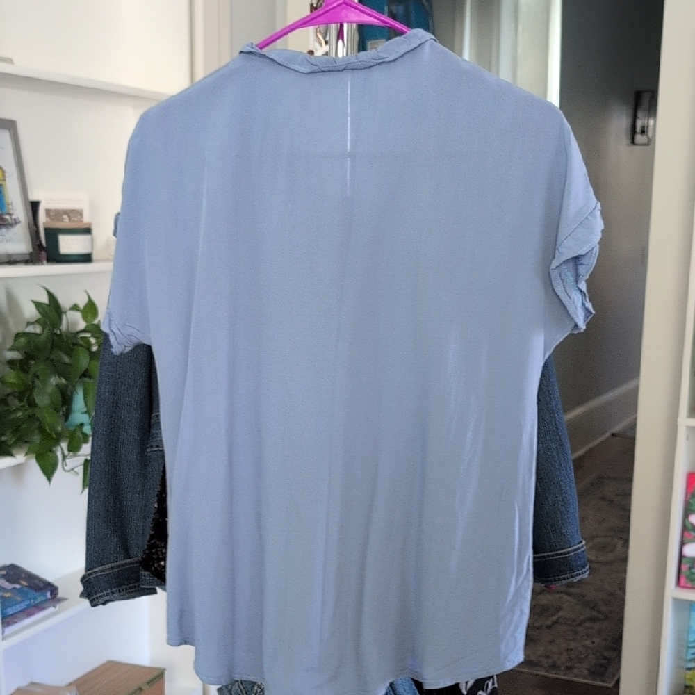 Universal Thread Soft Blue Ruffle Blouse NWOT - Picture 4 of 9